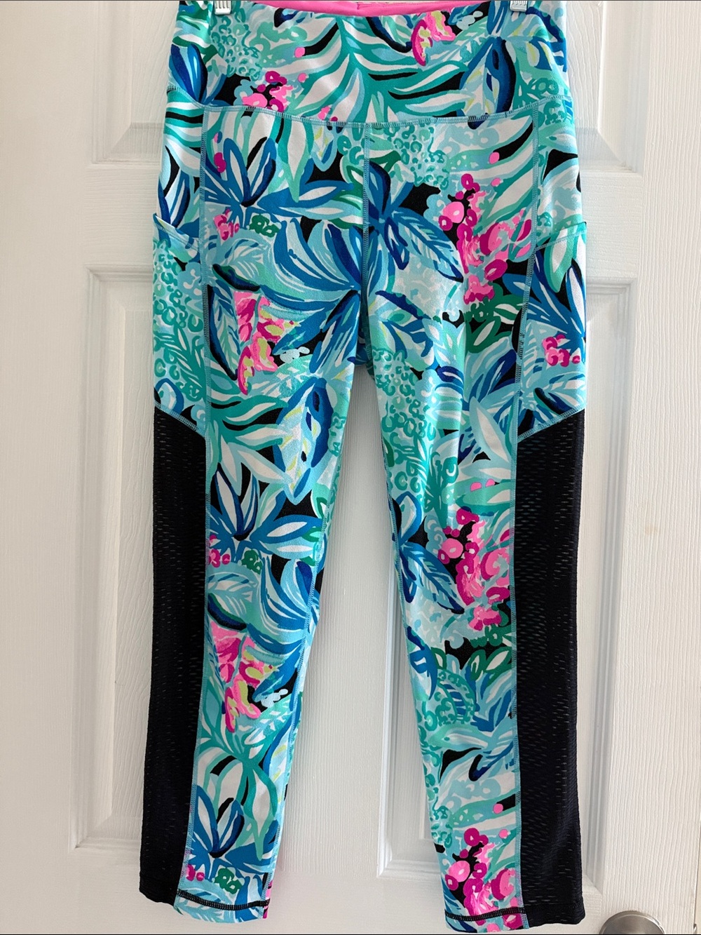 LILLY PULITZER Luxletic Weekender High Rise Midi Pants L 
Hype it Up